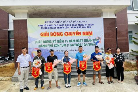 Giải bóng chuyền nam chào mừng kỷ niệm 15 năm Ngày thành lập thành phố Kon Tum