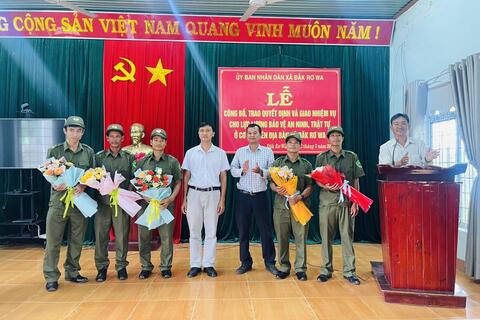 Lễ công bố, trao quyết định và giao nhiệm vụ cho lực lượng bảo vệ an ninh, trật tự ở cơ sở trên địa bàn xã năm 2024
